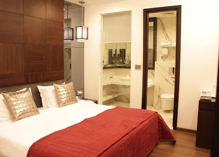 Nanee Suites
