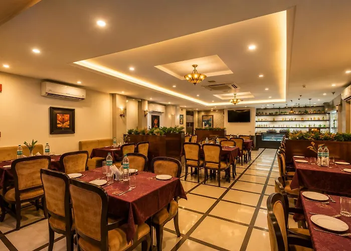 Pets Allowed Hotel Airport La Sapphire & Restaurant